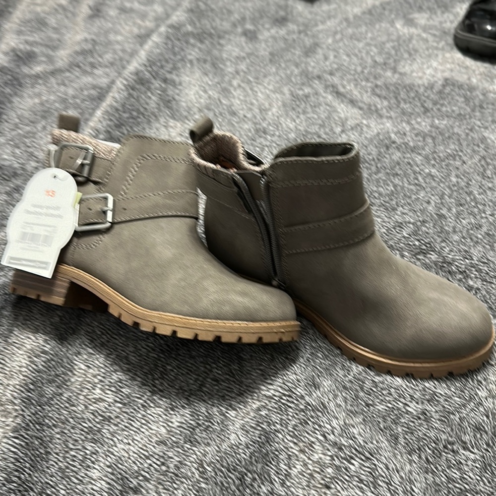 Little girls boots brand new